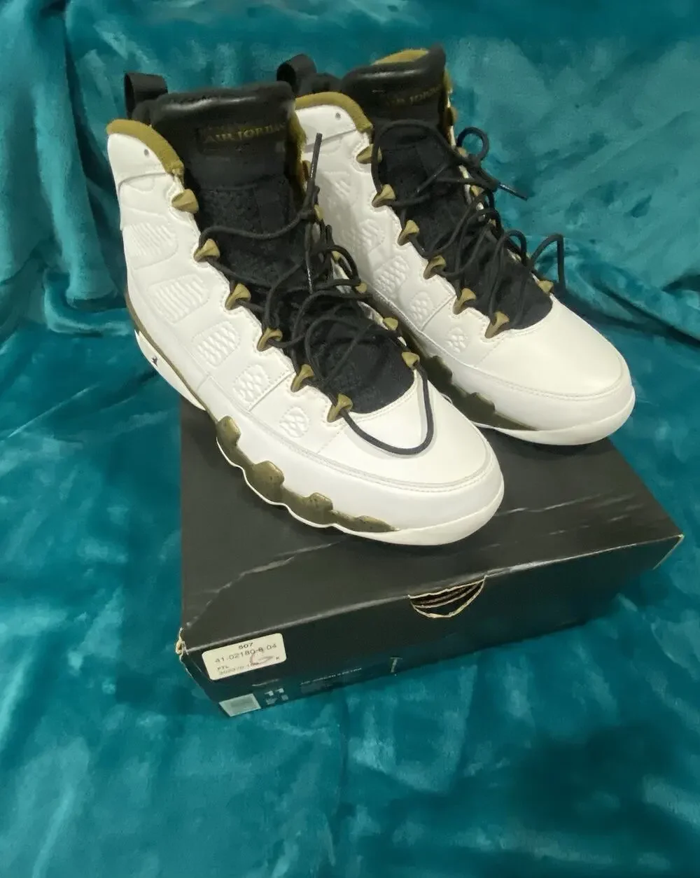 Size 11 - Air Jordan 9 Retro Statue
